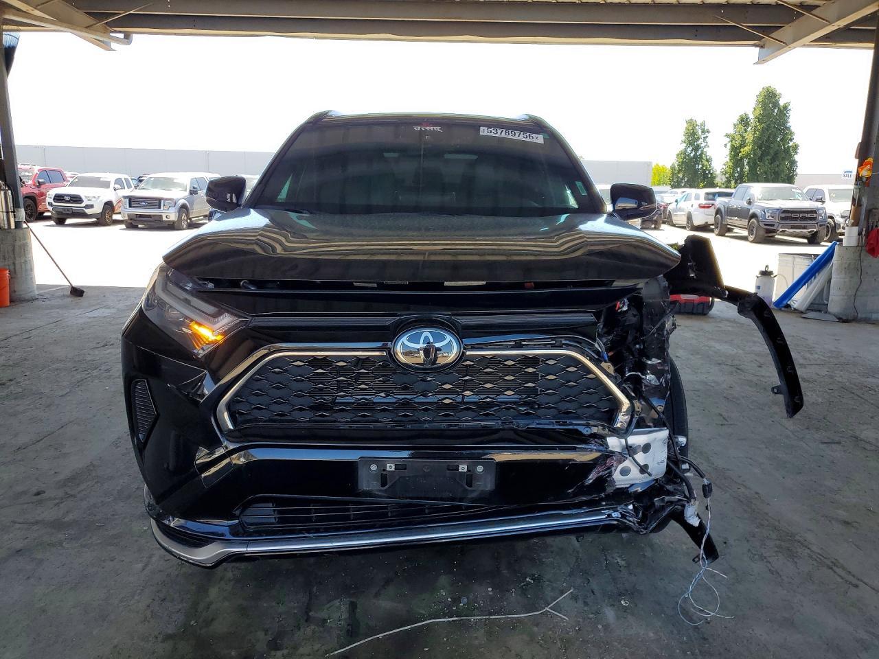 2025 Toyota Rav4 Se - Image 5