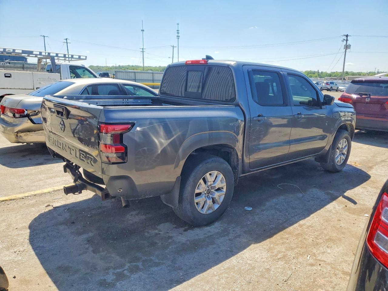 2022 Nissan Frontier - Image 3