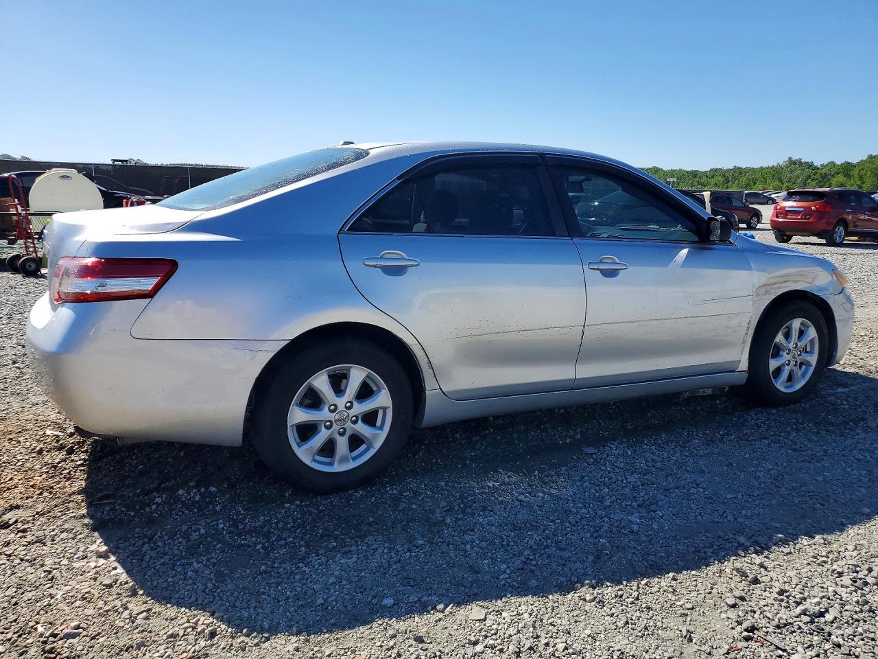 2011 Toyota Camry Le - Фото 3