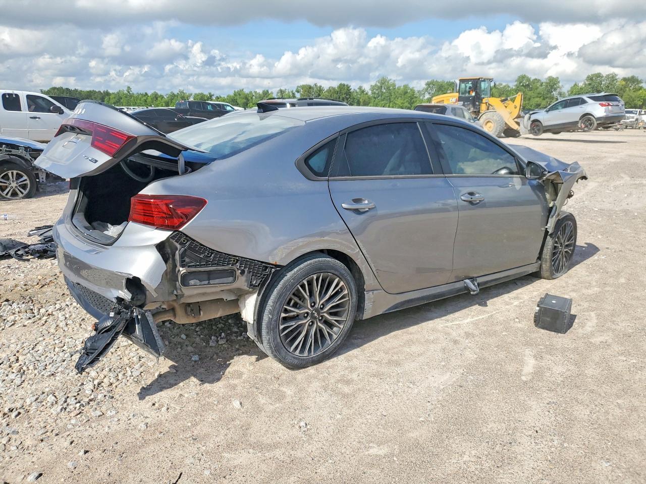 2023 Kia Forte Gt Line - Image 3