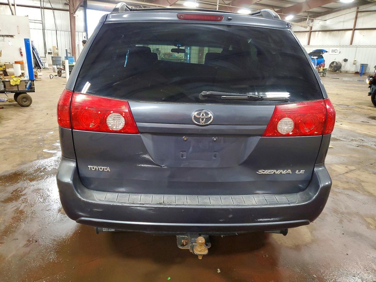 2008 Toyota Sienna Le 8-Passenger - Image 6
