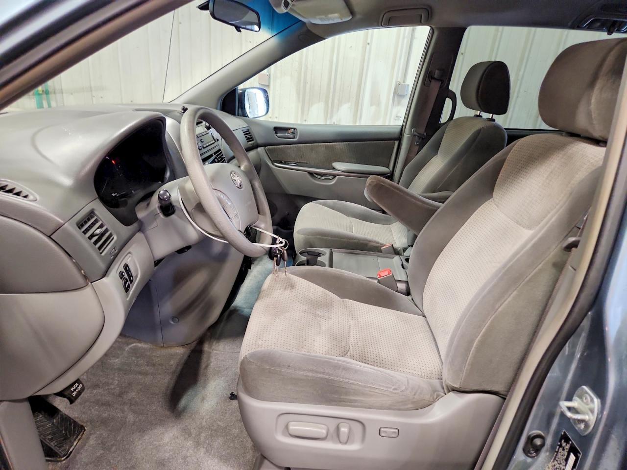 2006 Toyota Sienna Le 7 Passenger - Фото 7