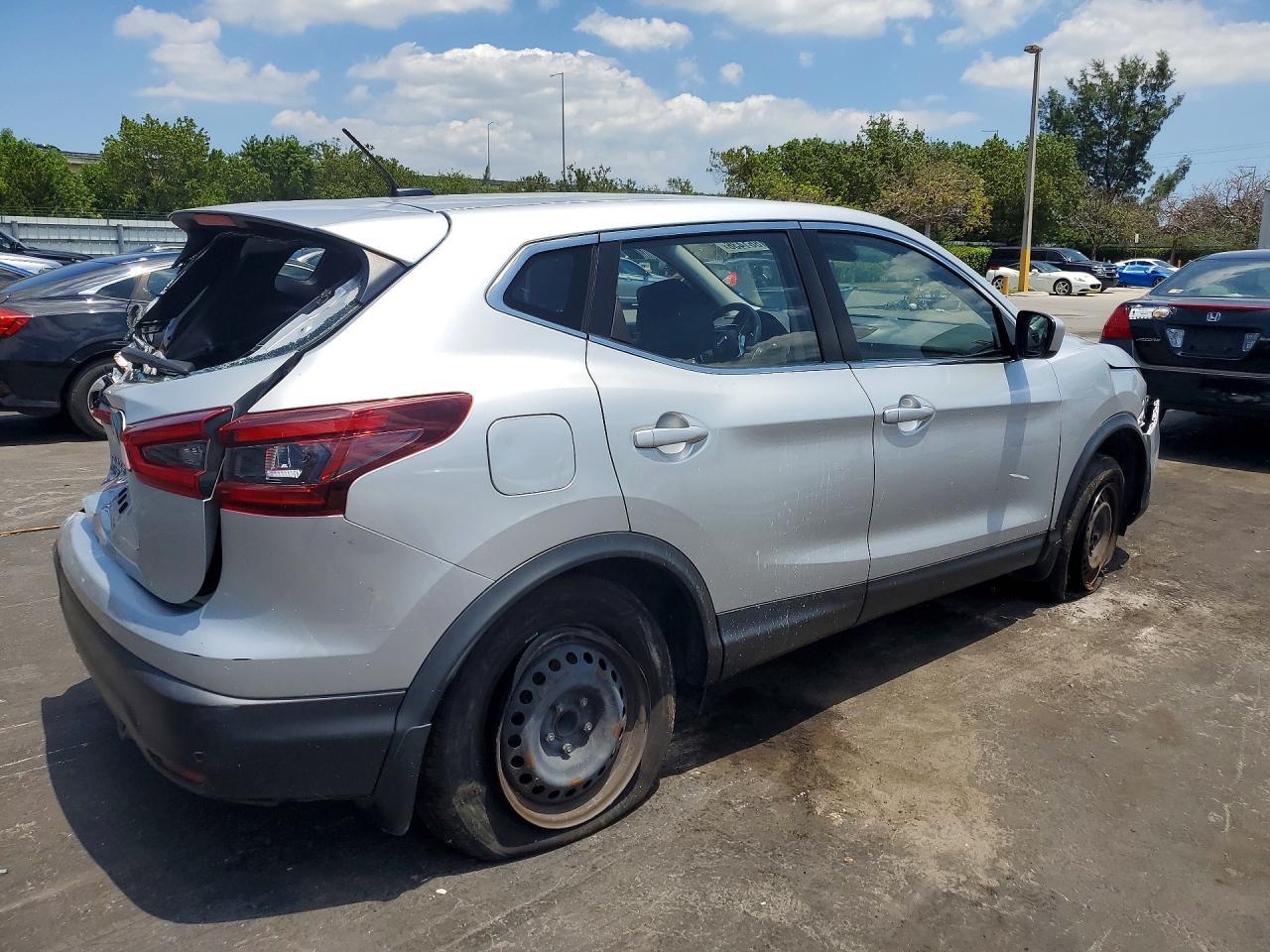 2020 Nissan Rogue Sport S - Image 3