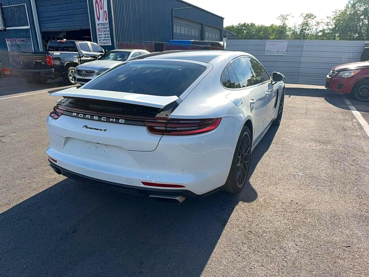 2017 Porsche Panamera 4 - Фото 4
