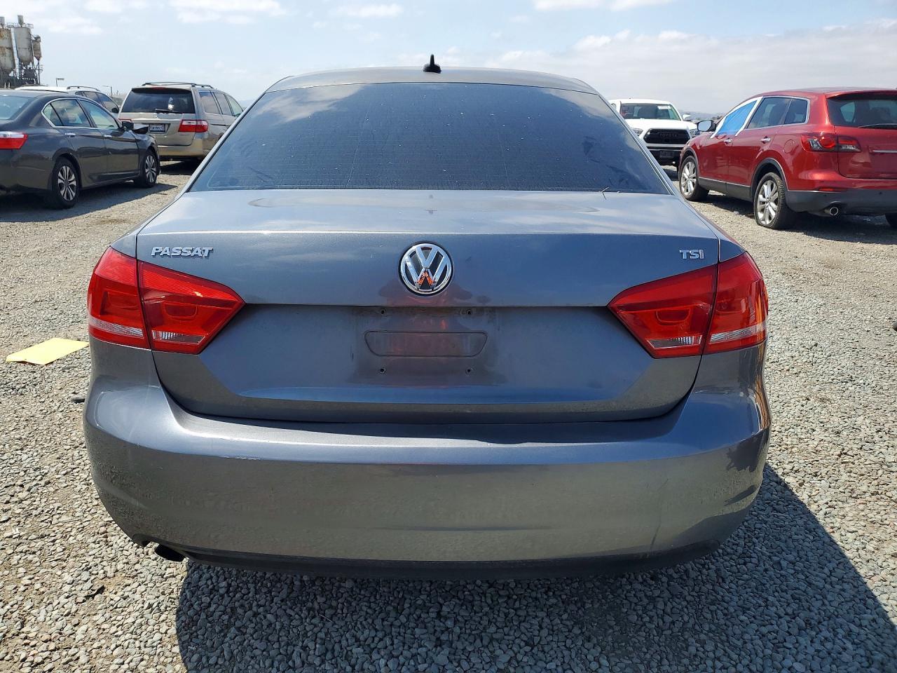 2014 Volkswagen Passat S - Фото 6