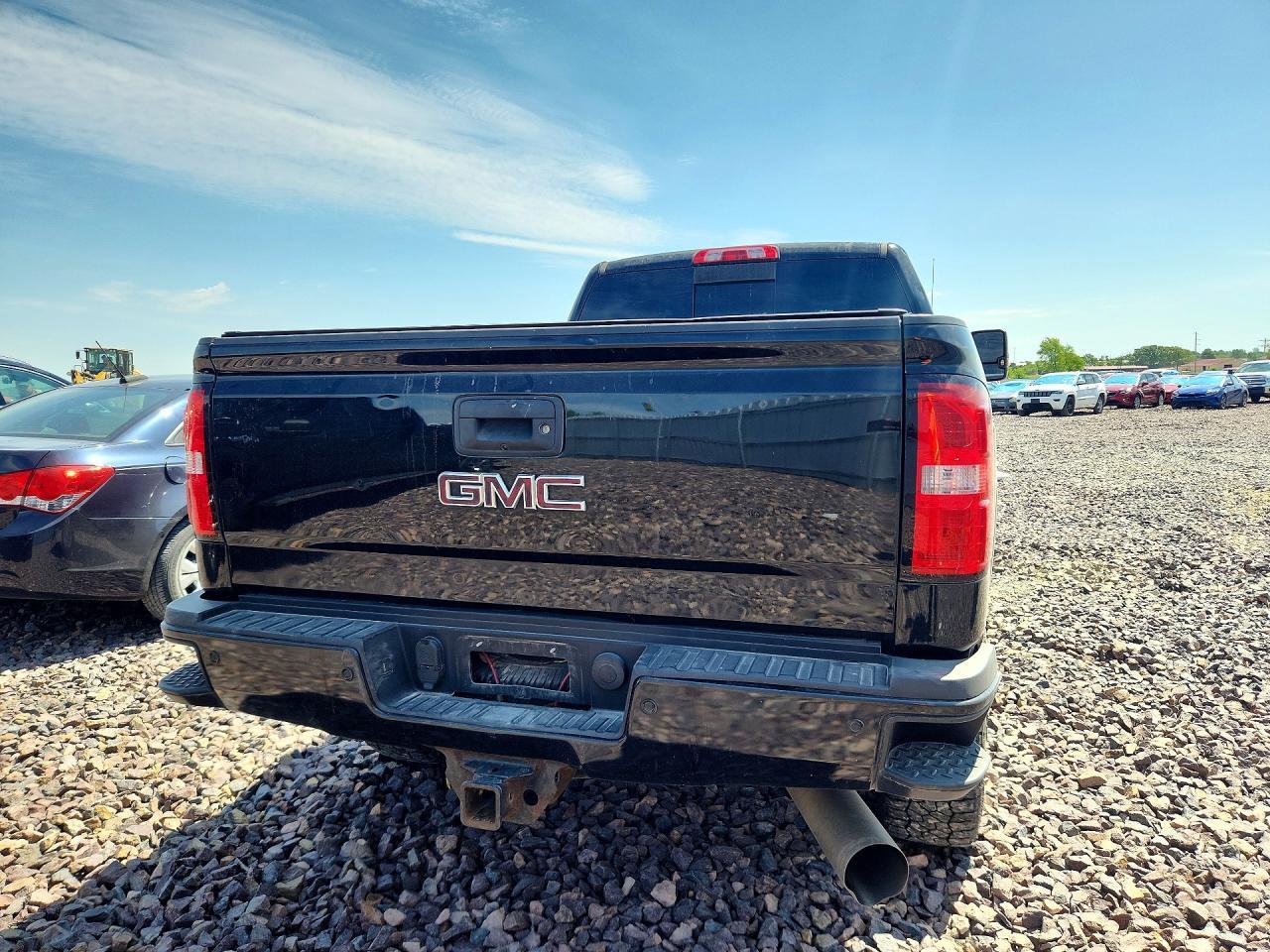 2018 GMC Sierra K2500 Denali - Image 6