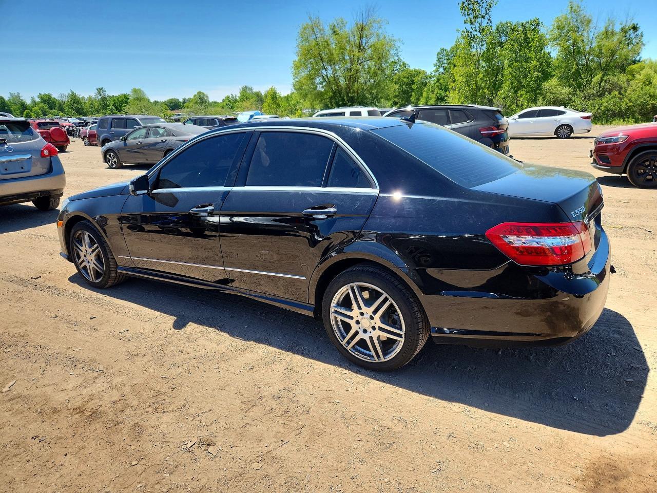 2010 Mercedes-Benz E 550 4Matic - Image 2