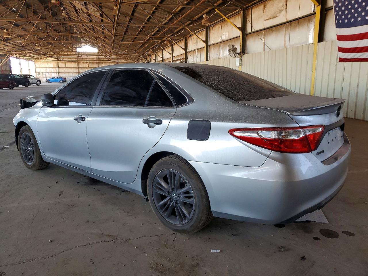 2016 Toyota Camry Se - Image 2