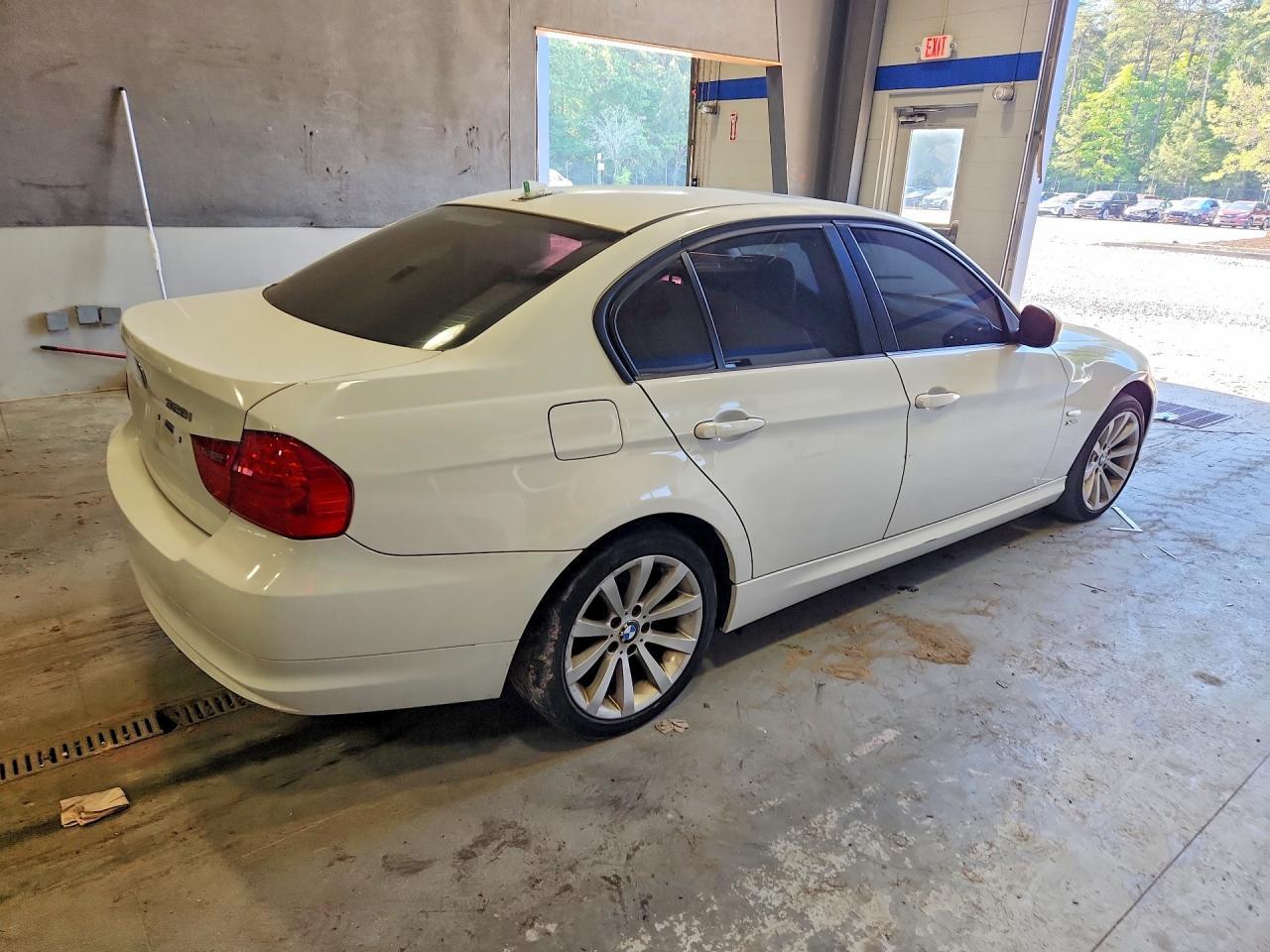 2011 BMW 328I - Image 3