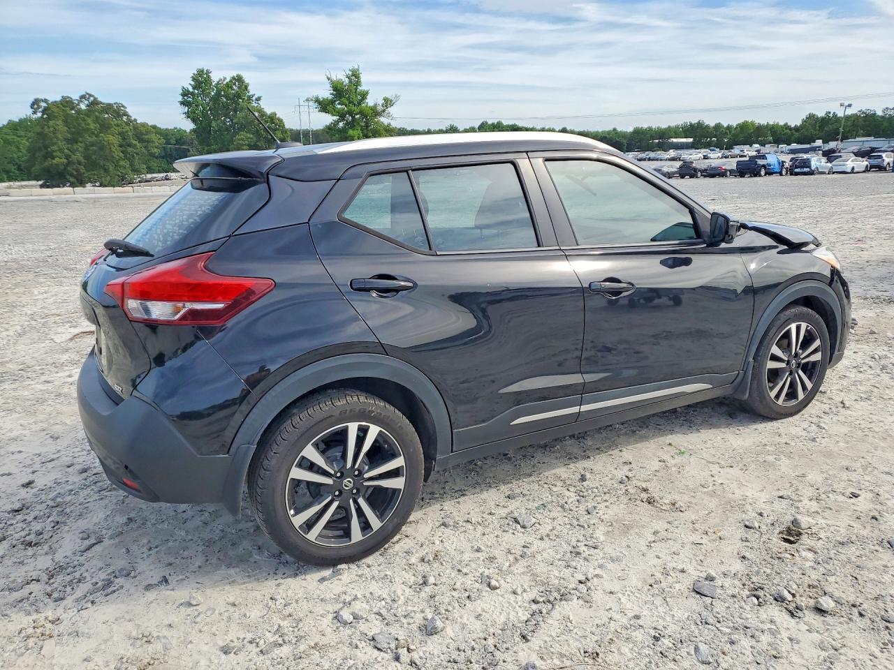 2018 Nissan Kicks Sr - Image 3