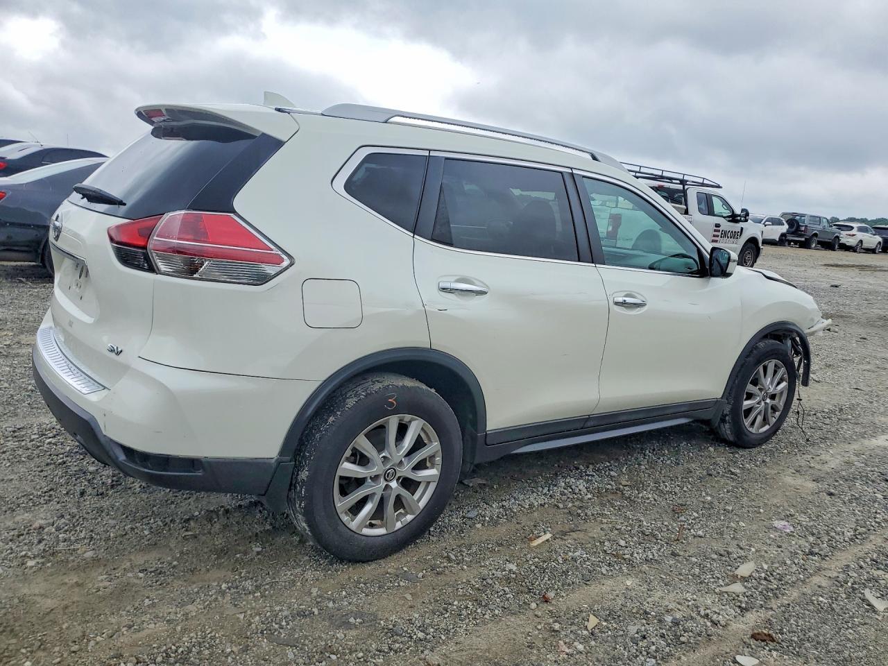 2017 Nissan Rogue Sv - Image 3