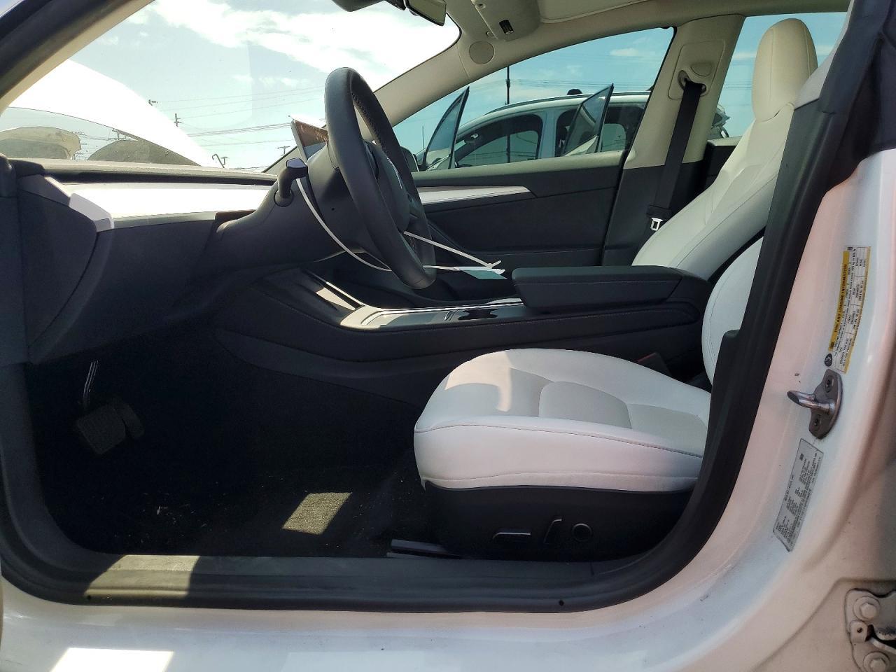 2023 Tesla Model 3 - Image 7
