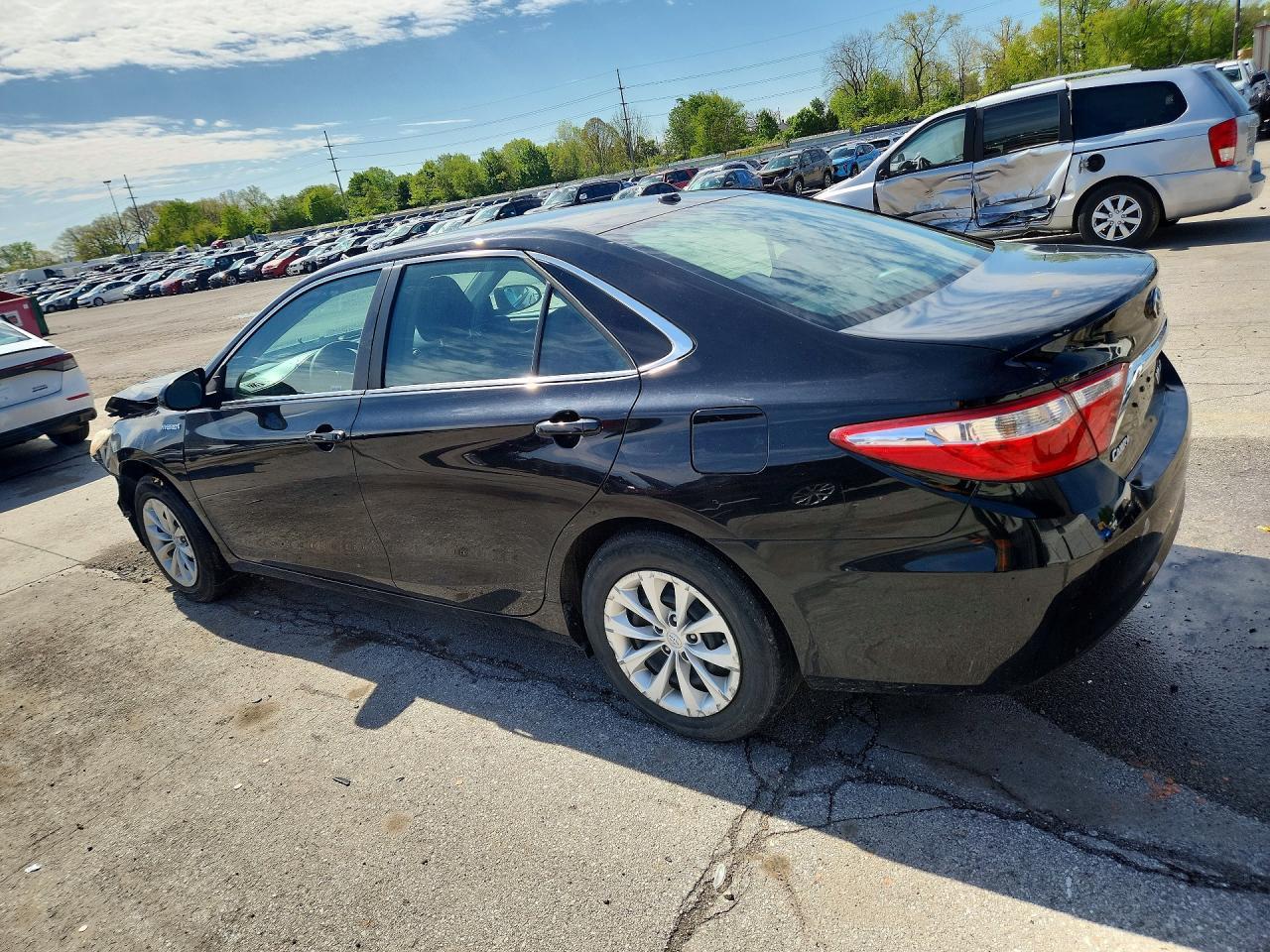 2017 Toyota Camry Hybrid Le - Фото 2