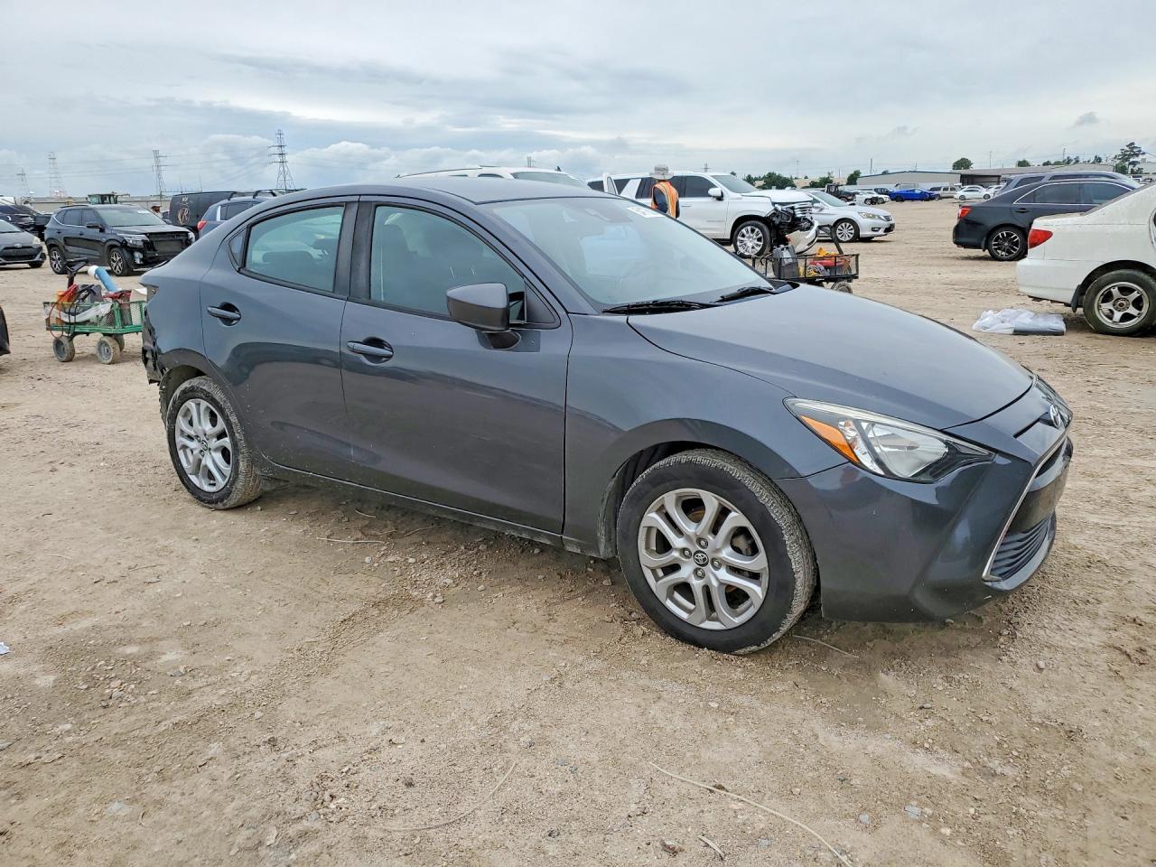 2017 Toyota Yaris Ia Base - Image 4