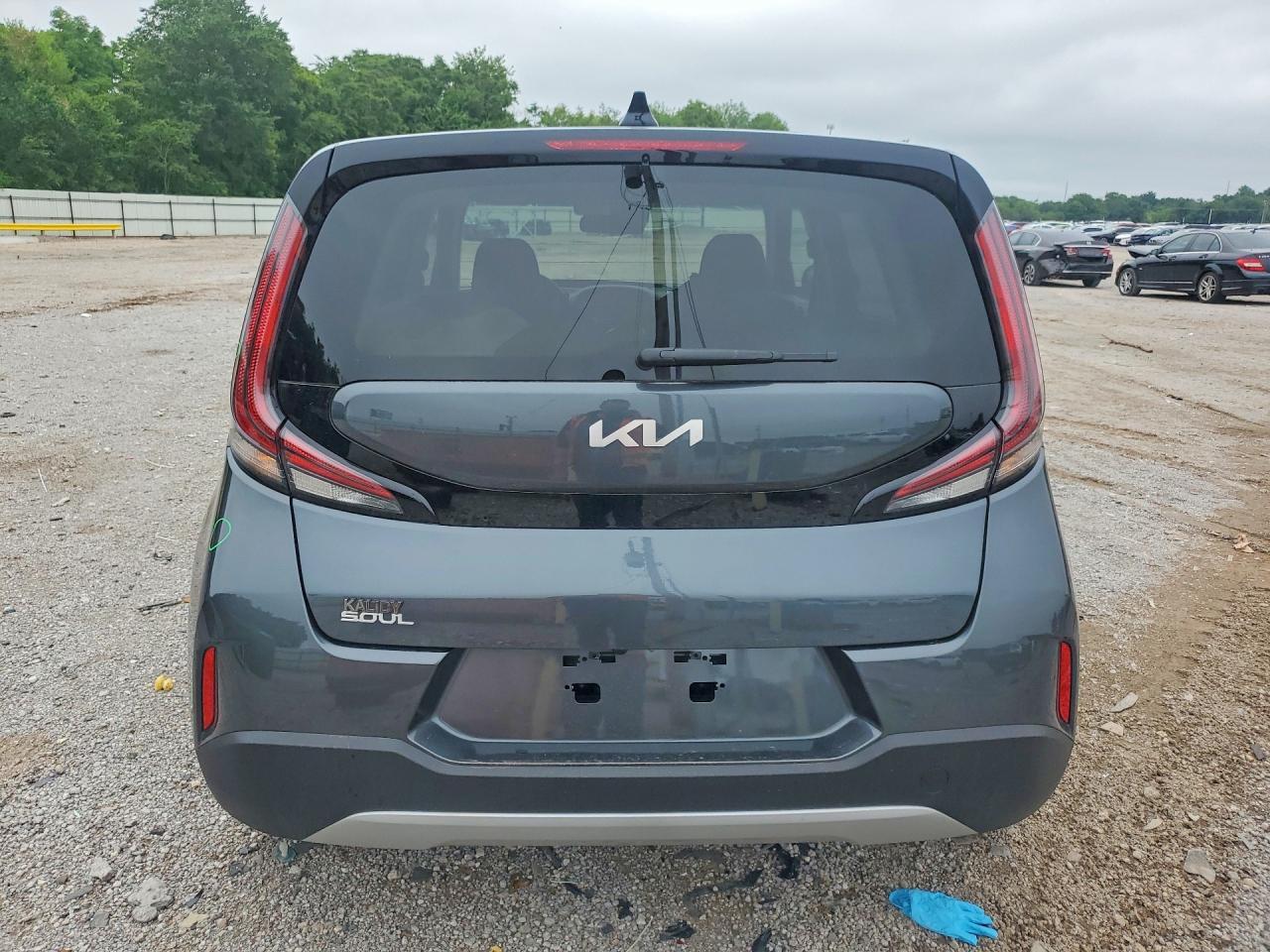 2025 Kia Soul Lx - Image 6
