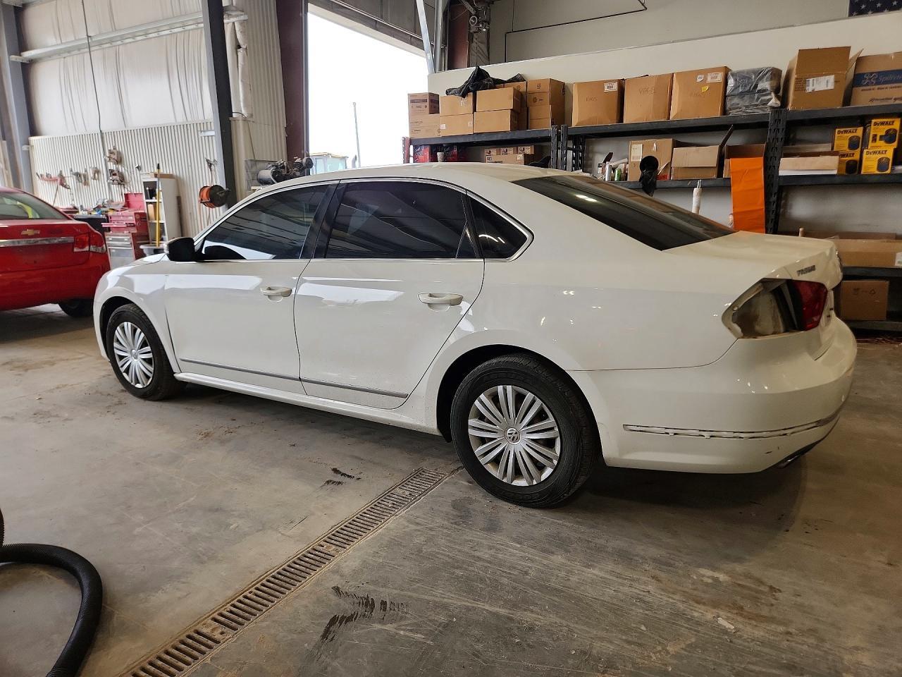 2013 Volkswagen Passat Sel - Фото 2
