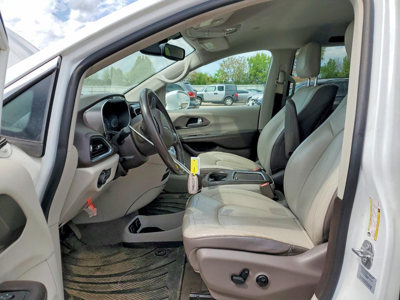 2017 Chrysler Pacifica Touring L Plus - Image 7