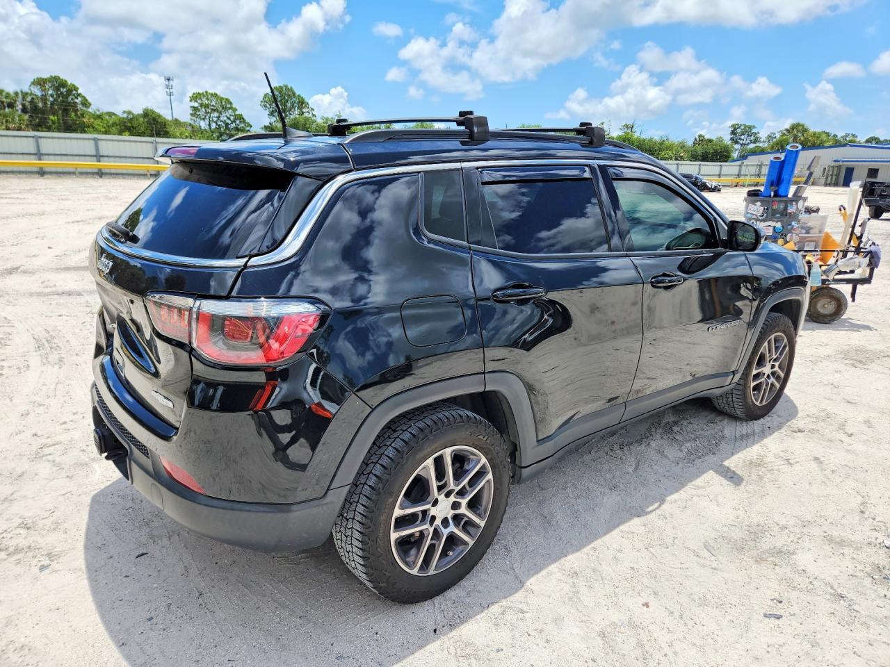 2017 Jeep Compass Latitude - Фото 3