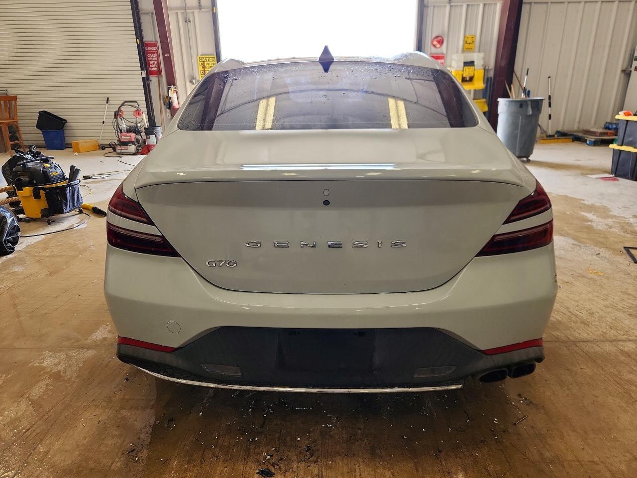 2022 Genesis G70 2.0T - Фото 6