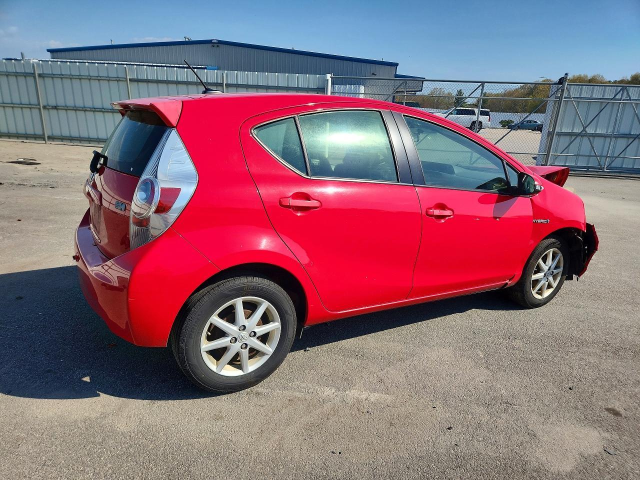 2014 Toyota Prius C Three - Фото 3