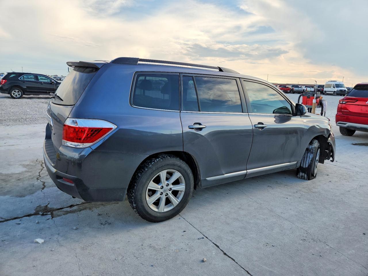 2012 Toyota Highlander Se - Image 3
