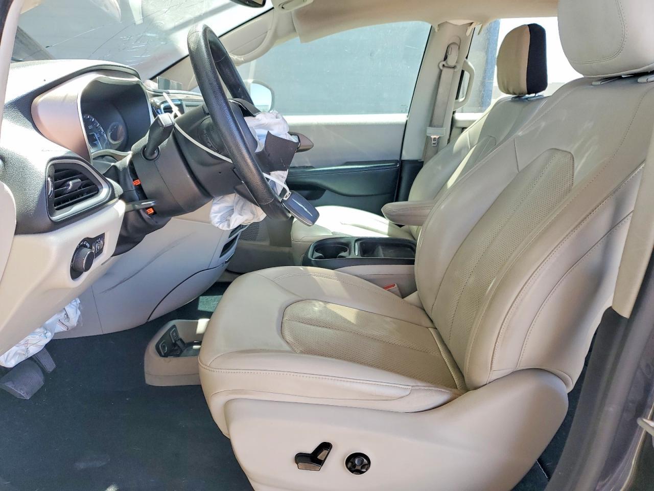 2021 Chrysler Voyager Lxi - Фото 7