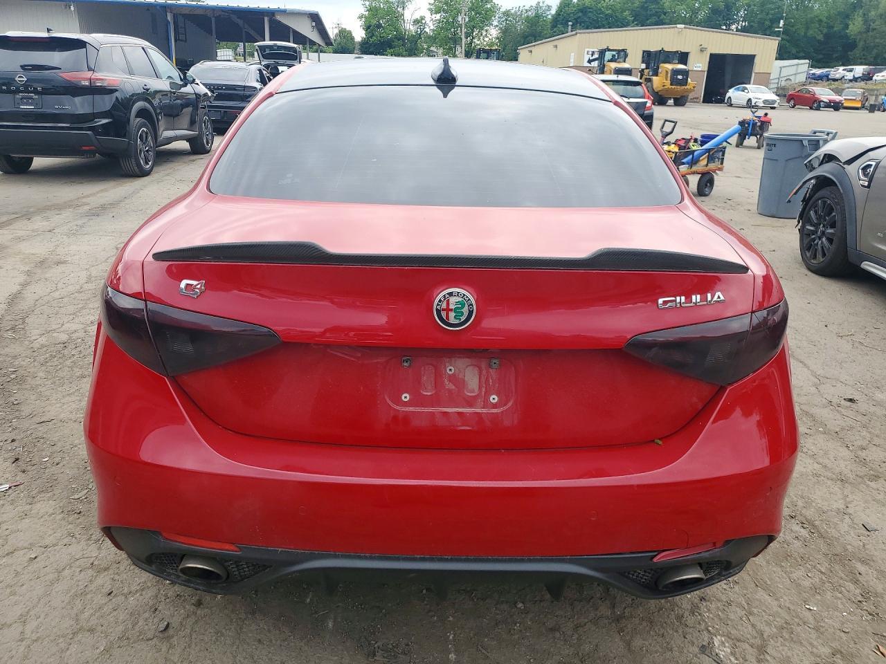 2017 Alfa Romeo Giulia Q4 - Фото 6