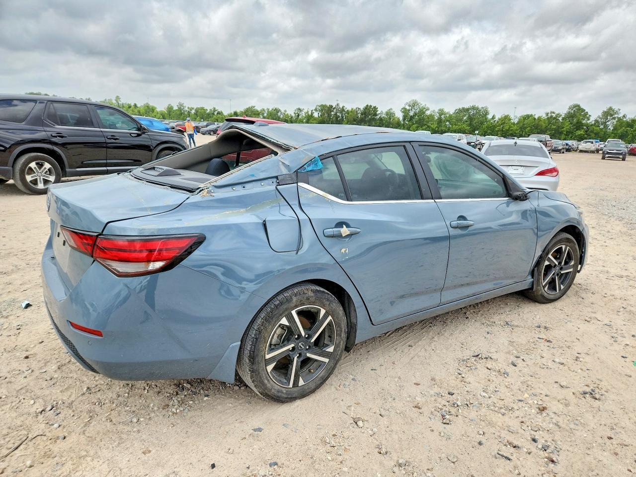 2025 Nissan Sentra Sv - Image 3