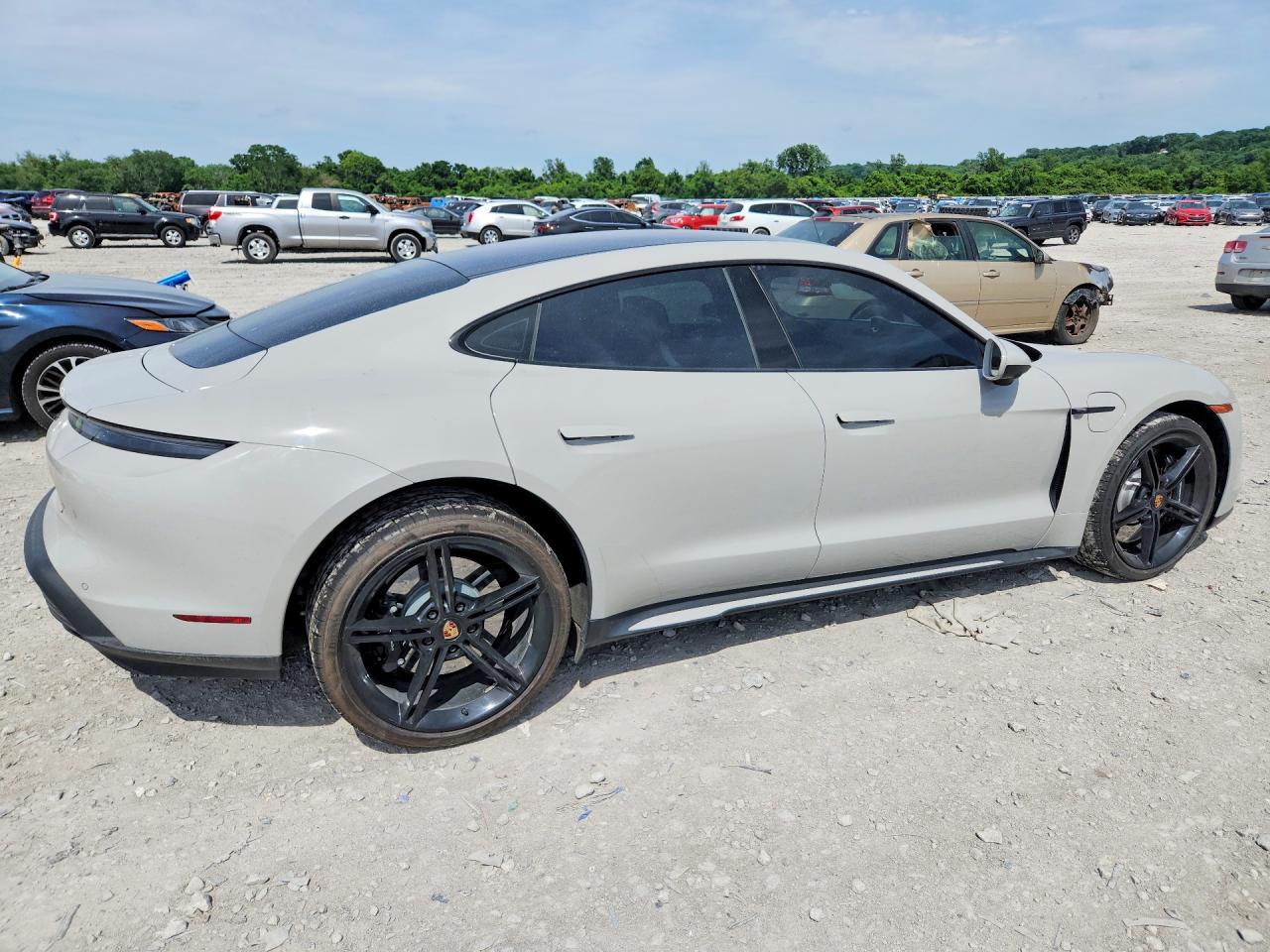2021 Porsche Taycan 4S - Image 3