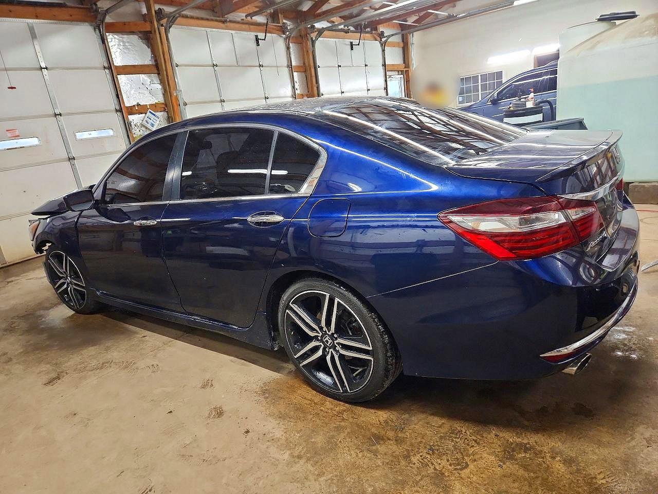 2017 Honda Accord Sport - Фото 2