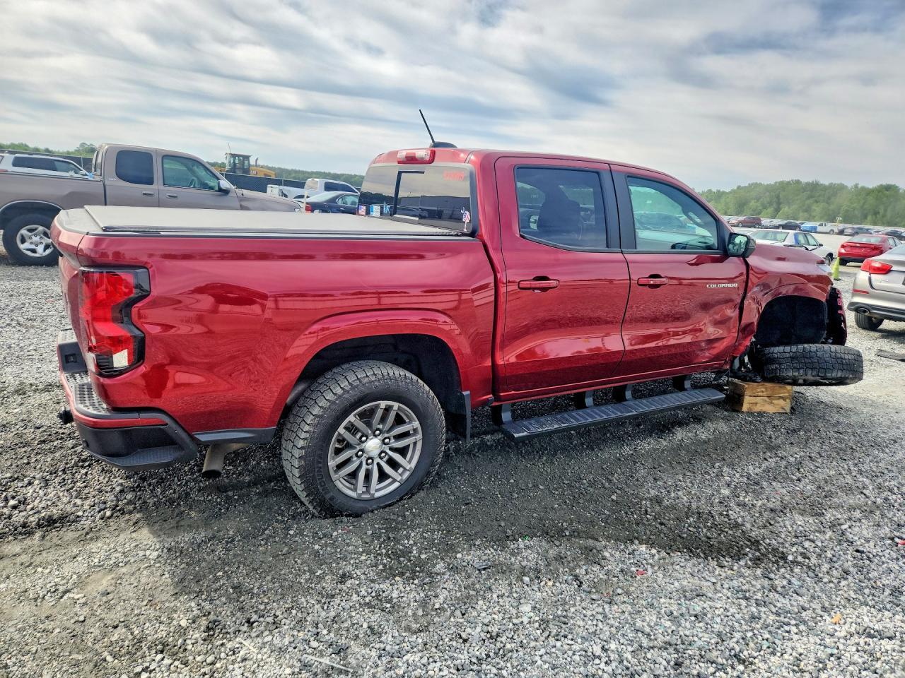 2024 Chevrolet Colorado Lt - Image 3