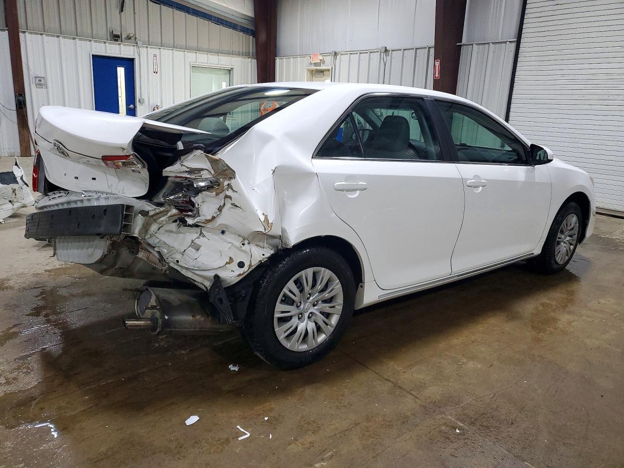 2014 Toyota Camry Le - Фото 3