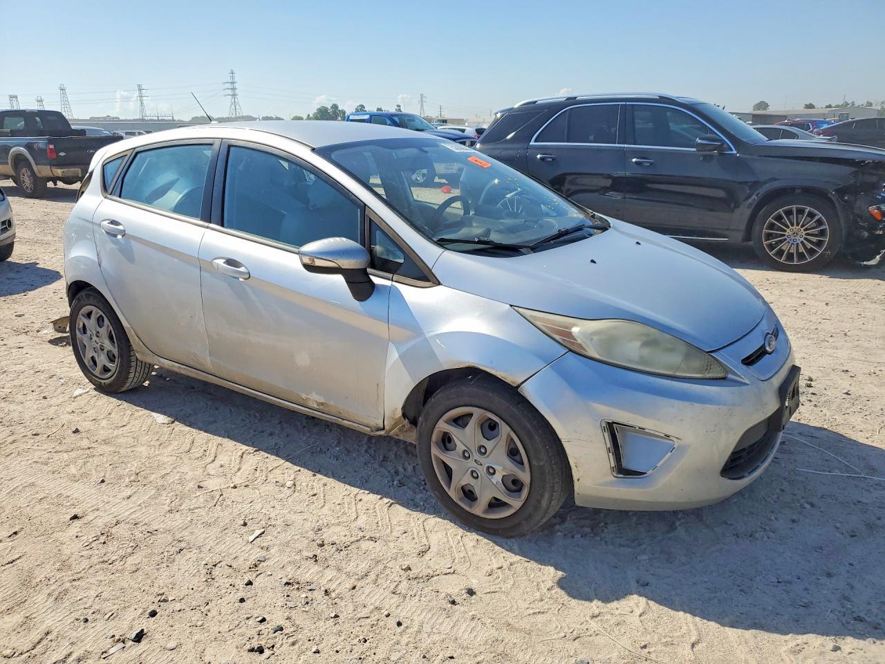 2013 Ford Fiesta Se - Фото 4