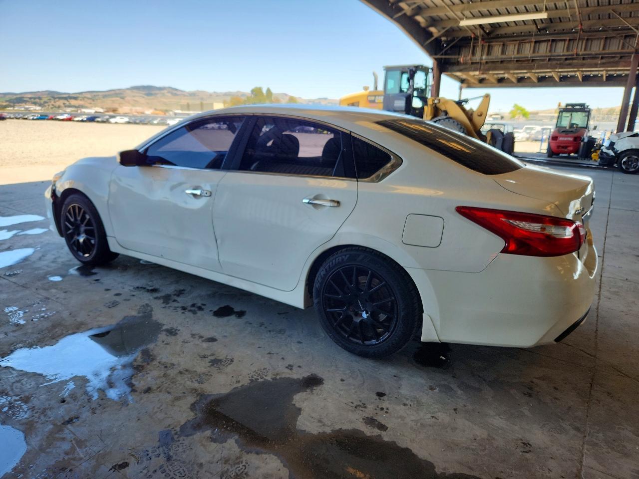 2016 Nissan Altima 2.5 S - Фото 2