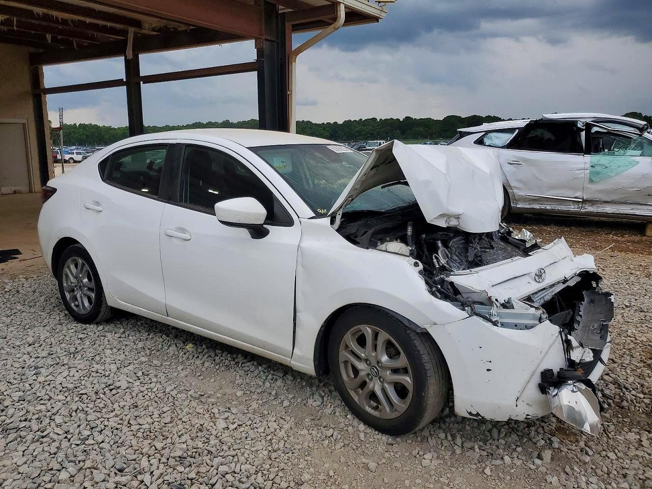 2018 Toyota Yaris Ia Base - Фото 4