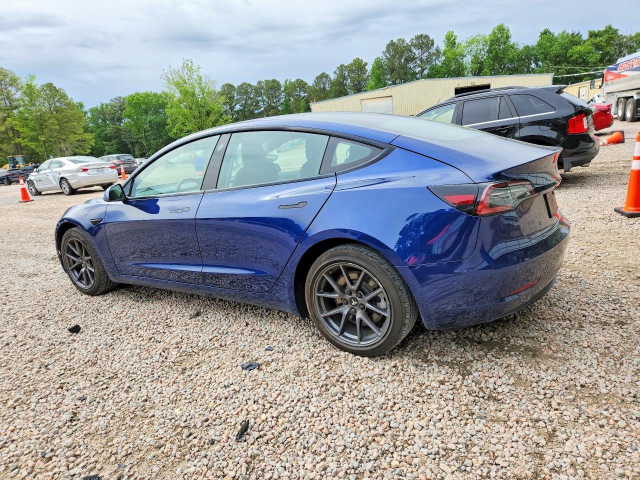 2021 Tesla Model 3 - Фото 2