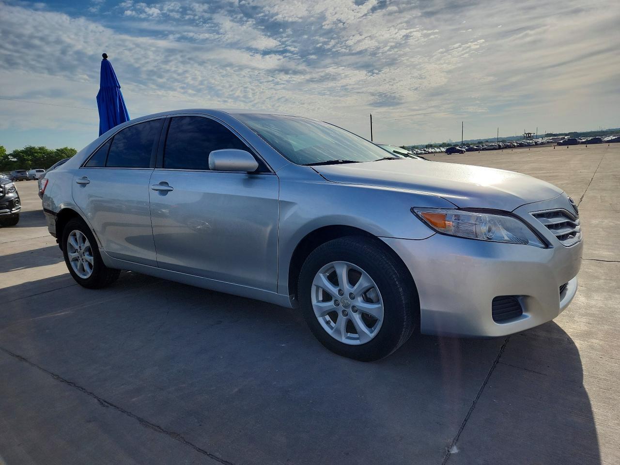2011 Toyota Camry Le - Фото 4