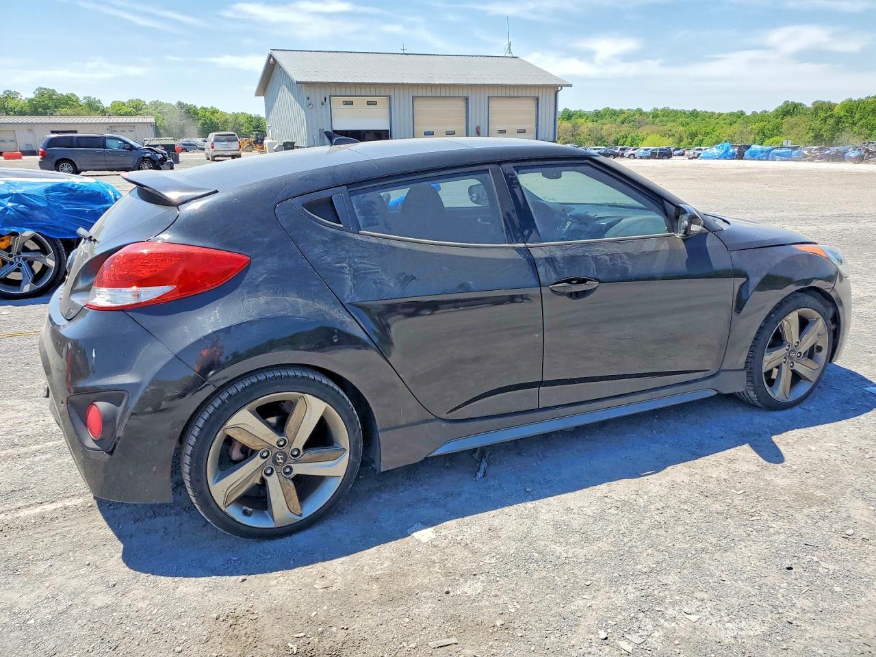 2013 Hyundai Veloster Base - Фото 3