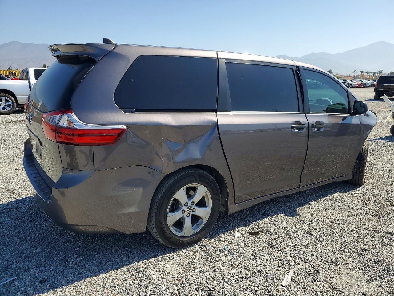 2020 Toyota Sienna L - Фото 3