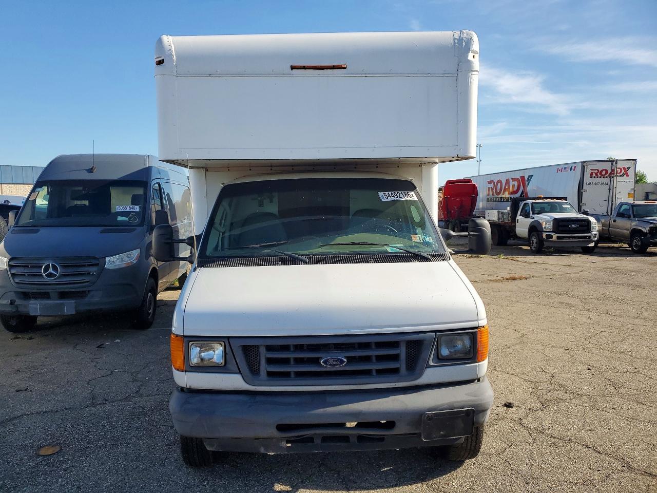 2007 Ford E450 Box Truck - Image 5