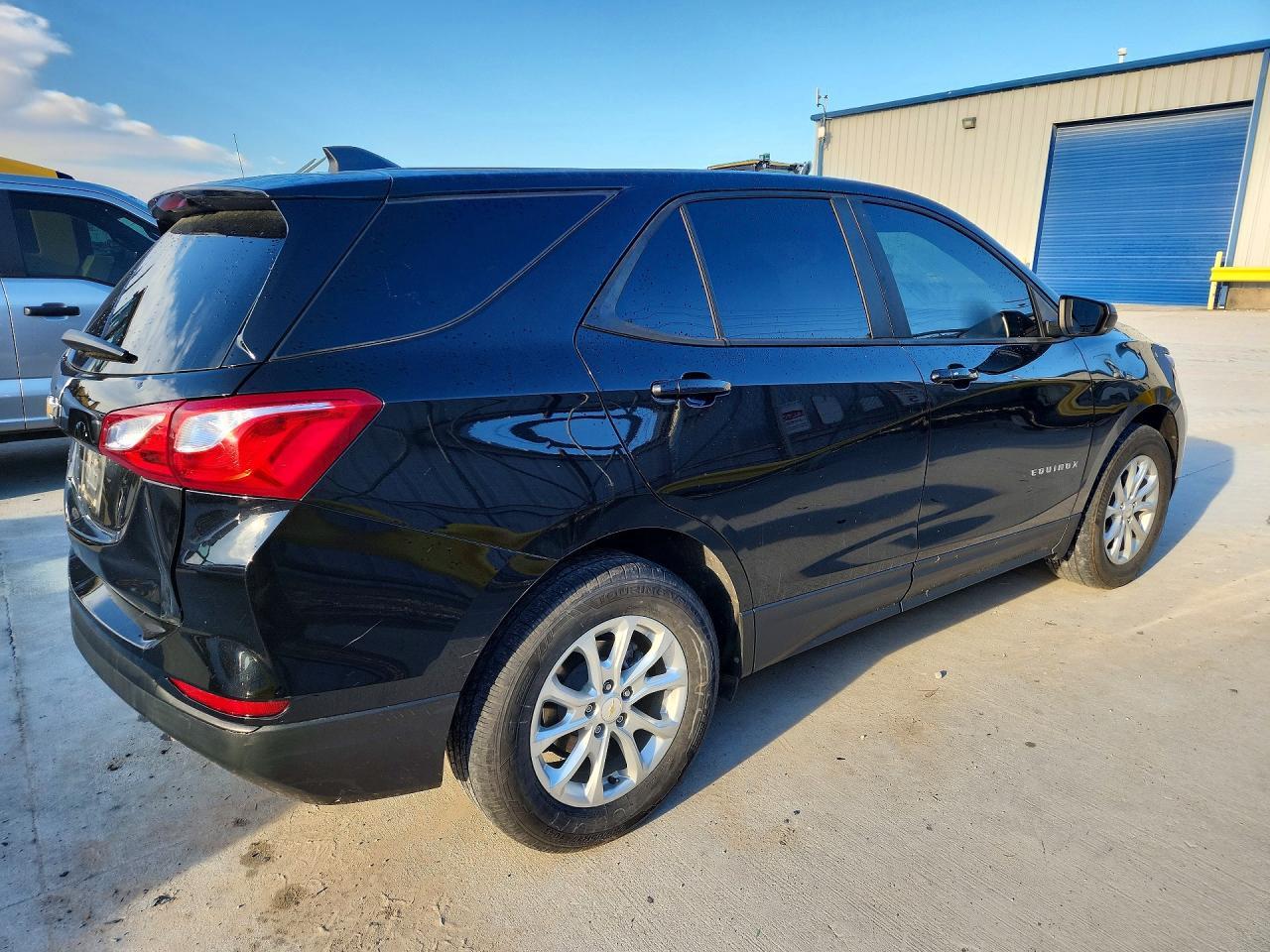 2021 Chevrolet Equinox Ls - Фото 3