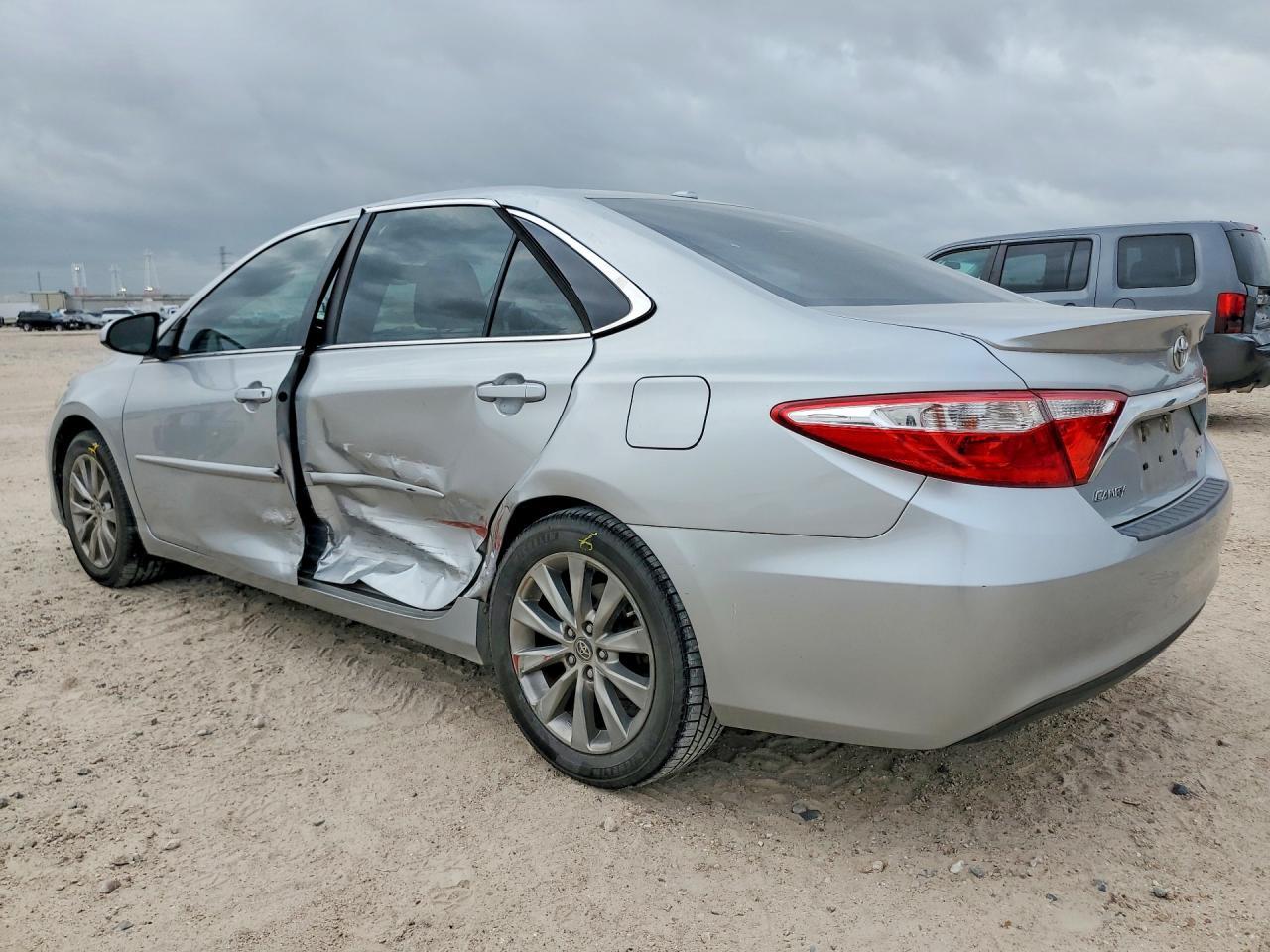 2017 Toyota Camry Xle - Фото 2