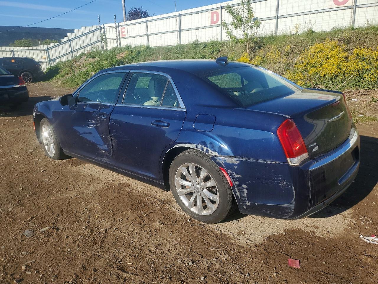 2017 Chrysler 300 Limited - Фото 2