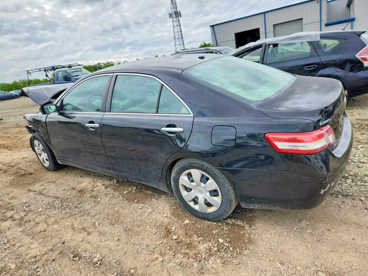 2011 Toyota Camry Le - Image 2