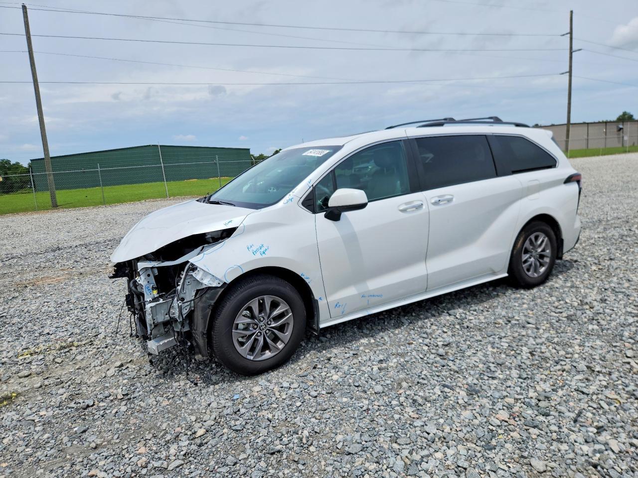 2025 Toyota Sienna Xle 8-Passenger