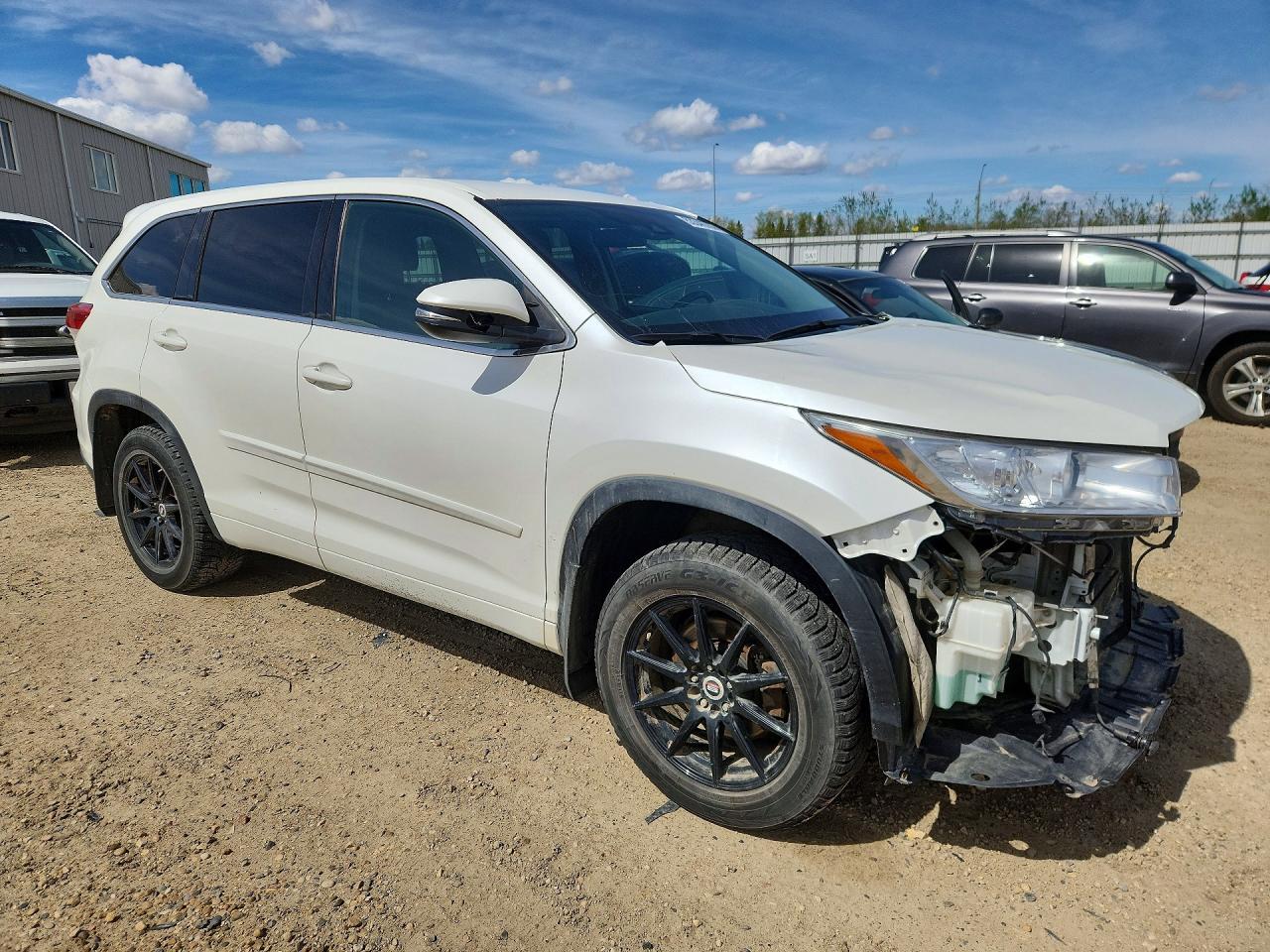2017 Toyota Highlander Le - Image 4