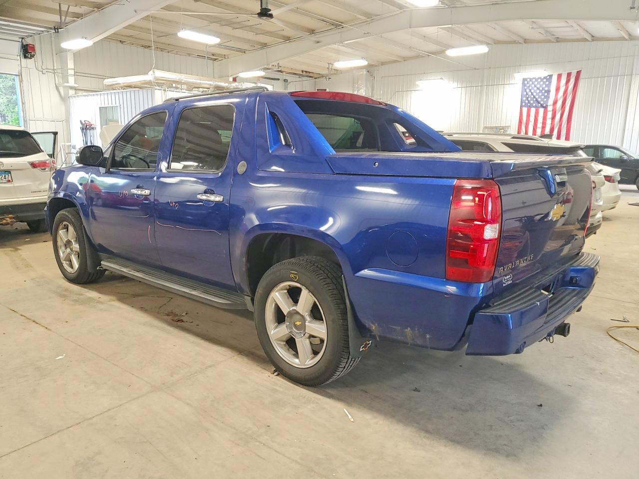 2013 Chevrolet Avalanche Lt - Фото 2