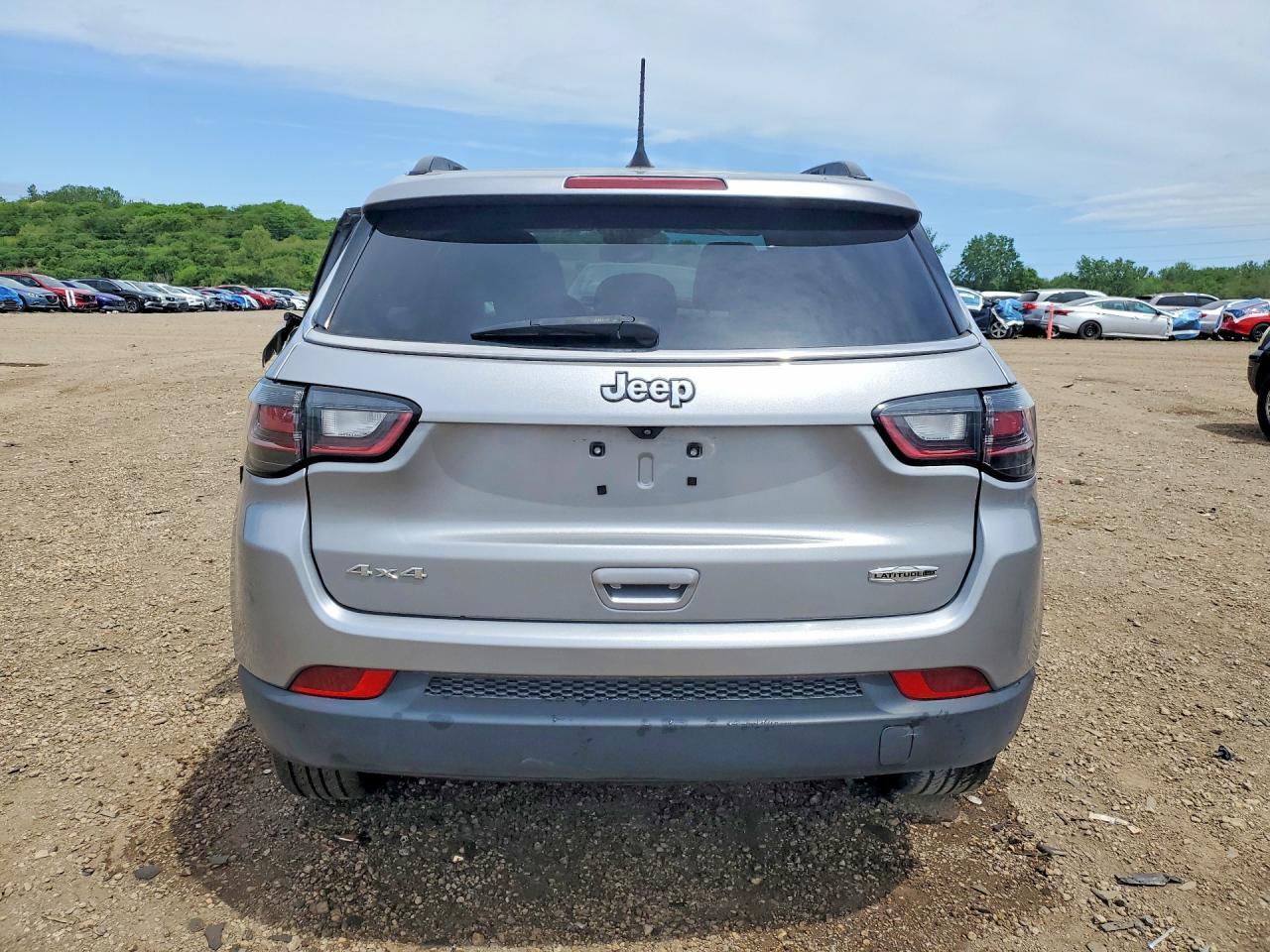 2022 Jeep Compass Latitude Lux - Фото 6