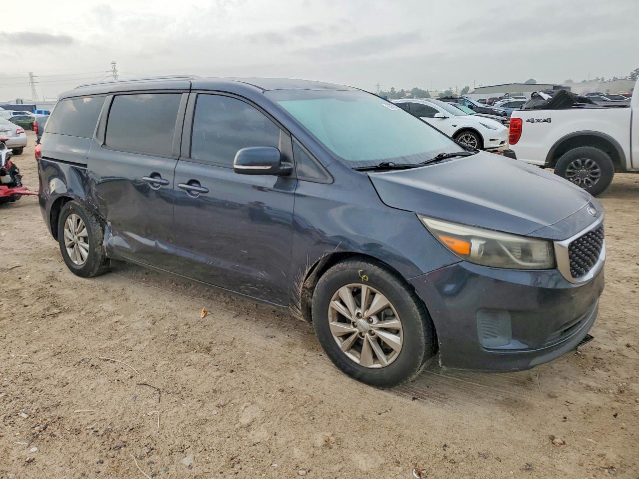 2016 Kia Sedona Lx - Фото 4