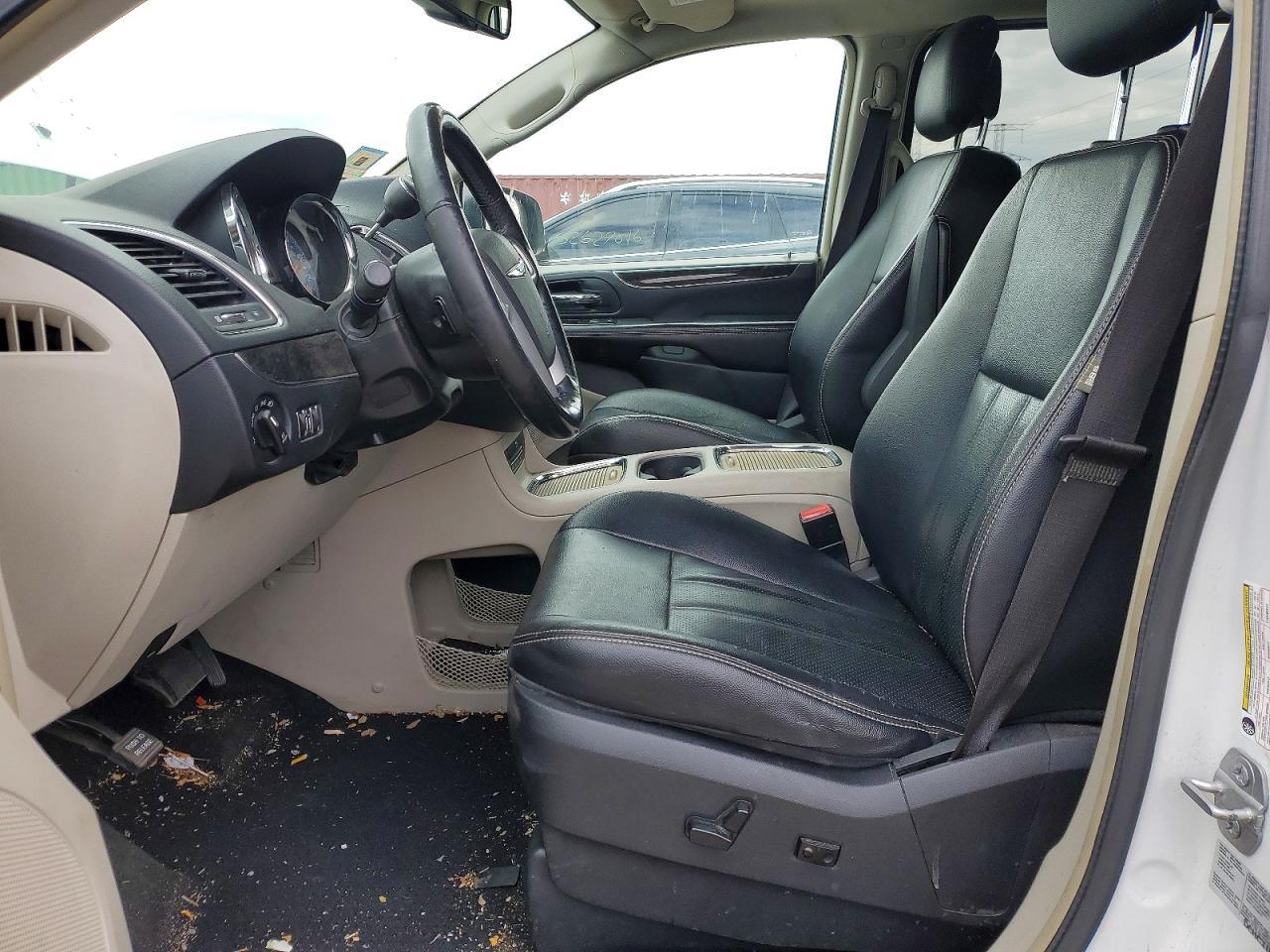 2015 Chrysler Town & Country Touring L - Фото 7